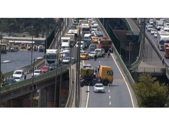 Haliç Köprüsündeki Kaza Trafiği Felç Etti