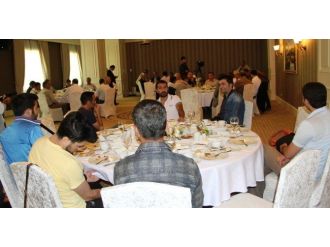 Chp Heyeti Basınla Bir Araya Geldi