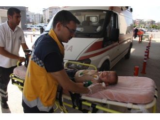 Su Dolu Kovaya Düşen Çocuğu Annesi Kurtardı