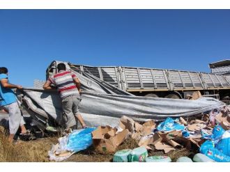 Bolu’da Deterjan Yüklü Tır Devrildi