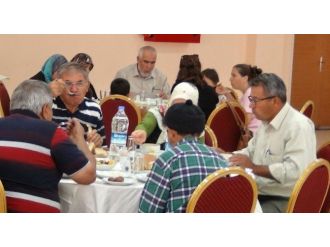 Simav Kaymakamlığı, Şehit Ve Gazi Yakınlarını Yemekte Ağırladı