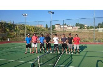 Tenis Kursuna Yoğun İlgi...