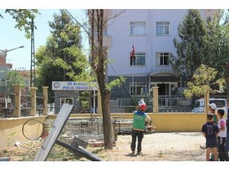 Pkk’nın Saldırdığı Karakolun Etrafındaki Ağaç Dalları Kesildi
