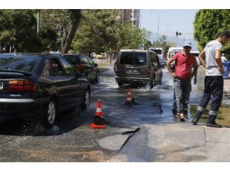 Patlayan Su Borusu Trafiği Etkiledi
