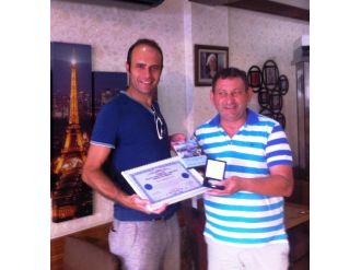 Radyo Amatörlerinden Tiyatro Sanatçısı Katra’ Ya Madalya