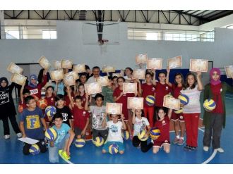 Yaz Spor Okulları Öğrencileri Belgelerini Aldı