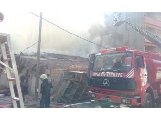 Kablo Deposu Alev Alev Yandı