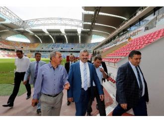 Başkan Çelik Kadir Has Stadı’nda İncelemelerde Bulundu