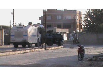 Nusaybin’de Ara Sokaklarda Açılan Hendekleri Polis Ekipleri Kapattı