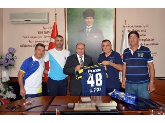 Minik Boksörlerden Vali Çiçek’e Ziyaret