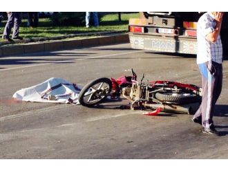 Kamyon Baba Ve Oğlunu Ezdi