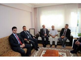 Vali Karaloğlu’ndan Şehit Evine Ziyaret