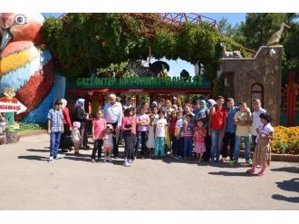 Yetim Çocuklara Hayvanat Bahçesi Gezisi