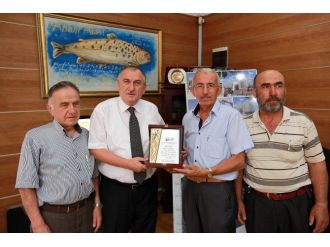 Fatih Camii Derneği’nden Başkan Yılmaz’a Teşekkür Plaketi