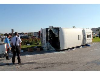Ambulansa Yol Veren İşçi Servisine Tır Çarptı: 16 Yaralı