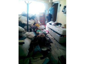 Çöp Evden İki Kamyon Atık Çıktı