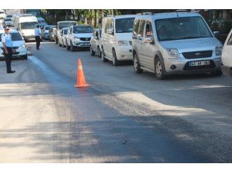Araçtan Yola Akan Yağ Trafiği Felç Etti