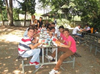 Beyaz Kalpler Öğrencileri Sapanca’da Piknik Yaptı