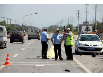 Babasının Cansız Bedenini Son Kez Öpüp Kokladı
