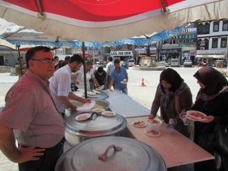 Şehit Astsubay Ahmet Yumak Anısına Mevlit Okutulup Yemek Dağıtıldı