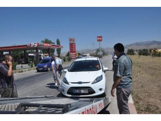 Zincirleme Kazada 3 Araç Birbirine Girdi, 2 Kişi Yaralandı