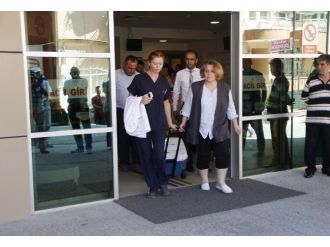 Eşinin Kalbini Ambulansa Kadar Elleriyle Taşıdı