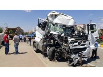 Tır İle Kamyonun Hatalı Sollamaları Kazaya Neden Oldu