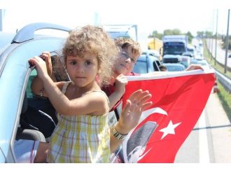 Kapıkule’de Gurbetçilerin ‘Dönüş Çilesi’ Devam Ediyor