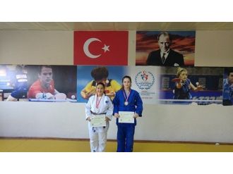 Yunusemre Belediyespor Judo’da Başarıya Doymuyor