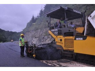 Tarihi İpekyoluna Son Asfaltı Vali Karahan Döktü