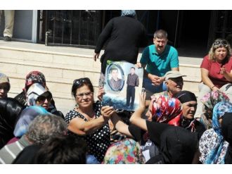 Aileler Soma Kararını Yerde Oturarak Bekliyor