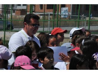 Yaz Spor Okullarına Katılan Öğrencilere Sertifikaları Dağıtıldı