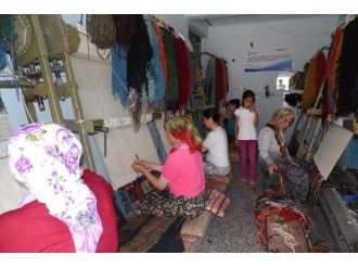 İş- Kur Ve Togem Halı Kursu Devam Ediyor