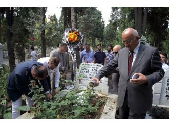 Gazetecı Hüsnü Açıksöz, Mezarı Başında Anıldı