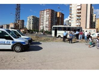 Yanan Servisi Esnaf Söndürdü