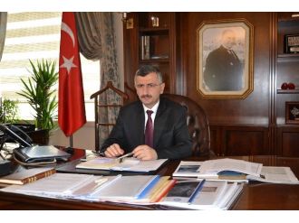 Vali Bektaş’tan Zafer Bayramı Kutlaması