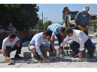Sındırgı’da Parke Taşı Döşemesi Devam Ediyor