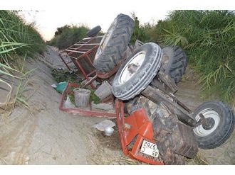 İki Traktör Su Kanalına Uçtu: 19 Yaralı