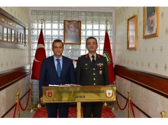 Vali Türker, Garnizon Komutanı Kaya’yı Ziyaret Etti