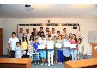 İngilizce Kursuna Katılan 22 Kursiyer Belgelerini Aldı