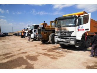 Van’da Bir Şantiyede 6 Kamyon Ve 2 Pikap Yakıldı