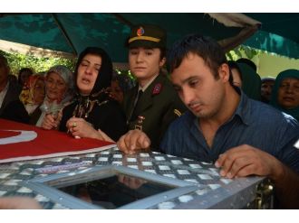 Kazada Ölen Uzman Onbaşı Defnedildi