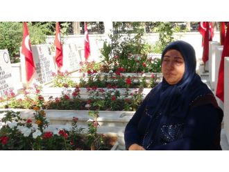 Mersin Şehitliğinde Hüzünlü Tören