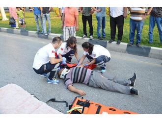 Yolun Karşısına Geçmek İsteyen Yaşlı Adama Otomobil Çarptı