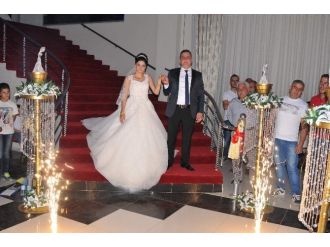 Genç Çift Dünya Evine Girdi