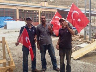 Bayburt Belediyesi’nden Bayrak Dağıtımı