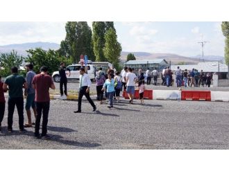(Özel Haber) Kağızman’da Yol Kesen Pkk Kaçan Araçlara Ateş Açtı: 1 Yaralı