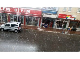 Ağustos Ayında Yağan Dolu Vatandaşı Şaşırttı