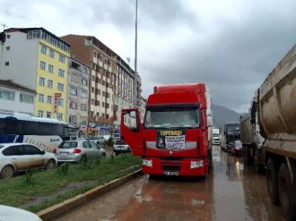Tepebaşı’nın Yardım Tır’ı Hopa’ya Ulaştı