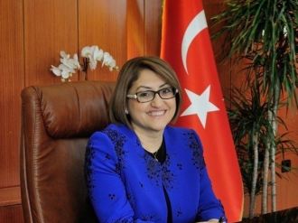 Fatma Şahin’den Bakan Ayşen Gürcan’a Tebrik